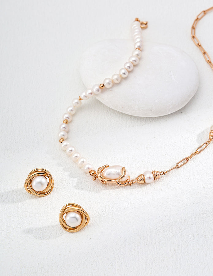 “Pure Muse” Pearl Earrings 2