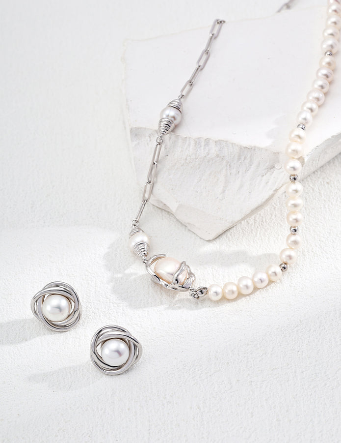 “Pure Muse” Pearl Earrings 2