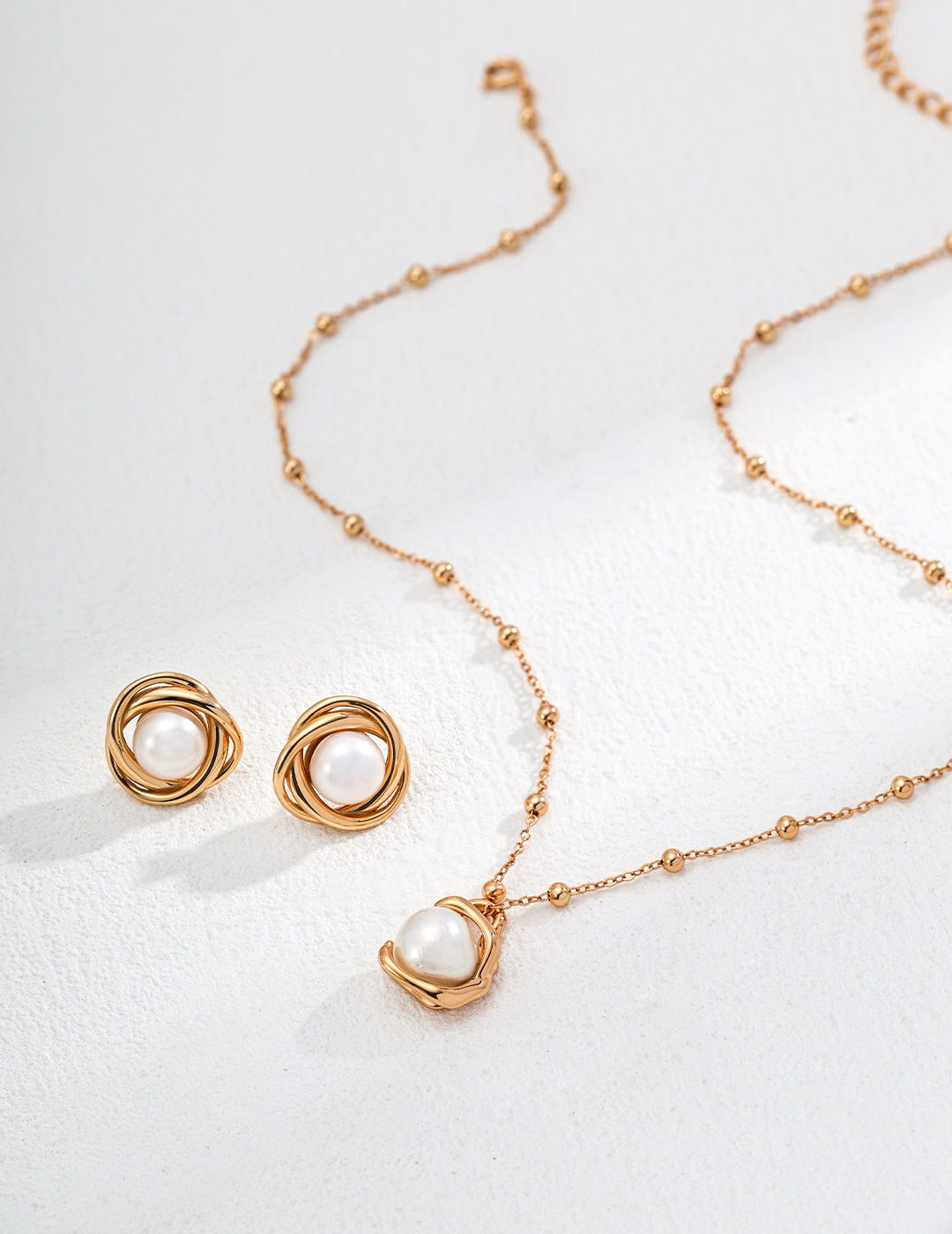 “Pure Muse” Pearl Earrings 2