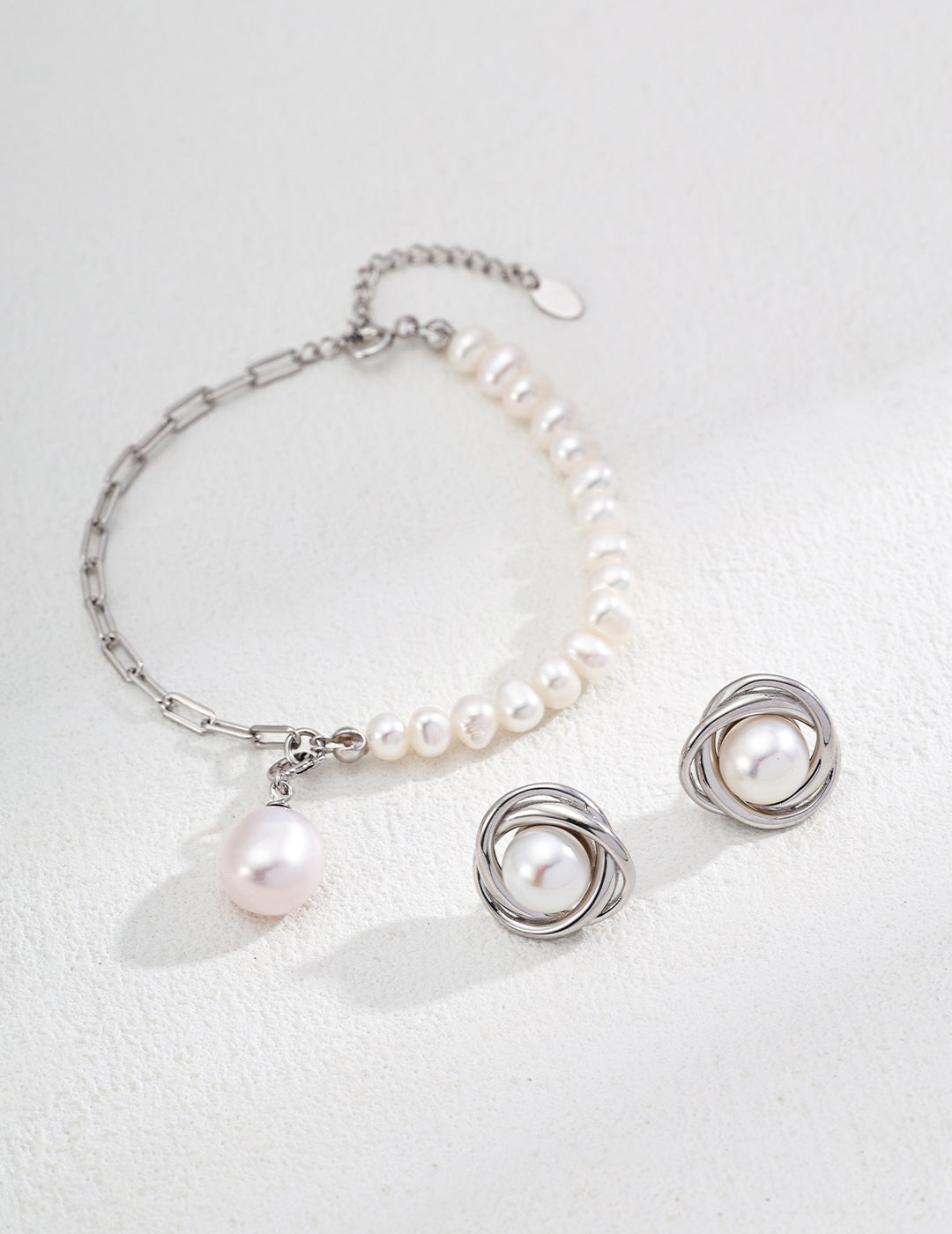 “Pure Muse” Pearl Earrings 2