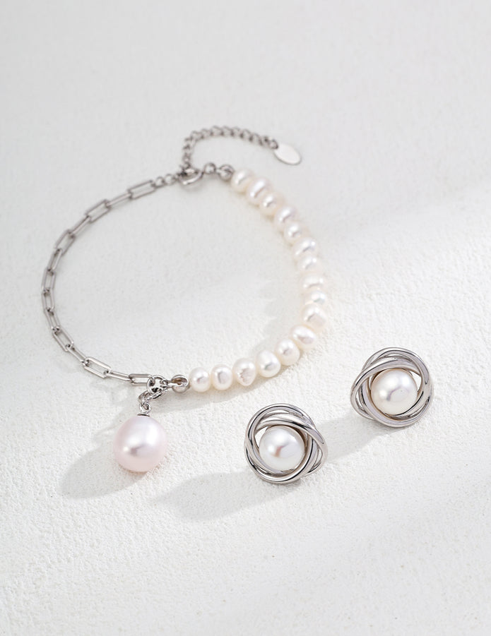 “Pure Muse” Pearl Earrings 2