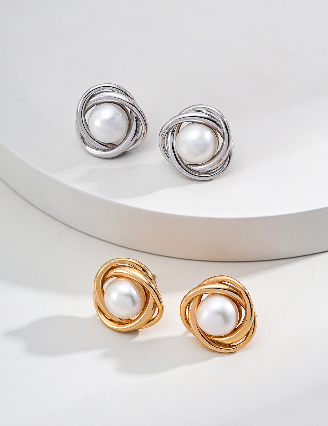 “Pure Muse” Pearl Earrings 2