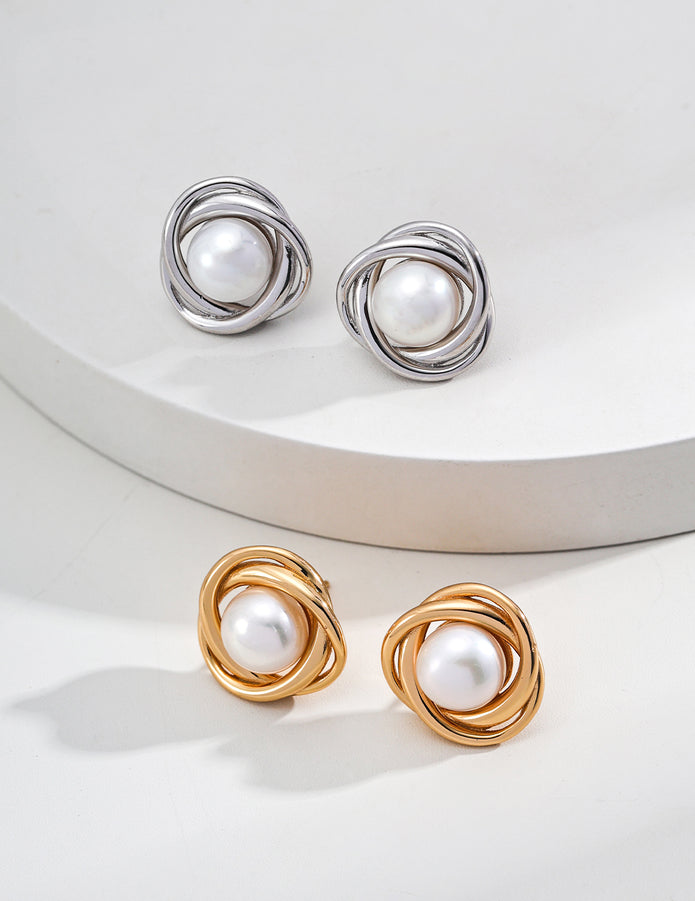 “Pure Muse” Pearl Earrings 2