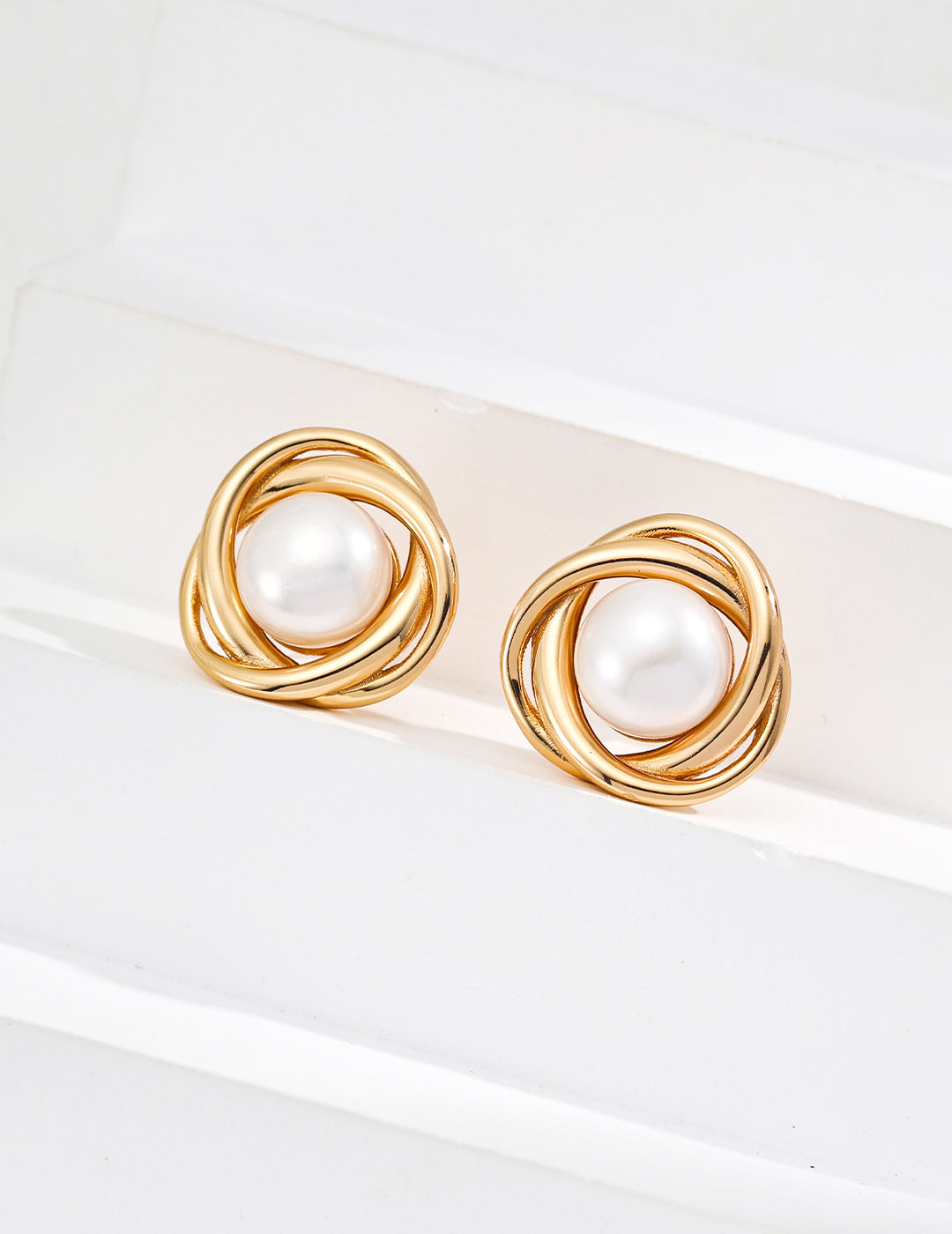 “Pure Muse” Pearl Earrings 2