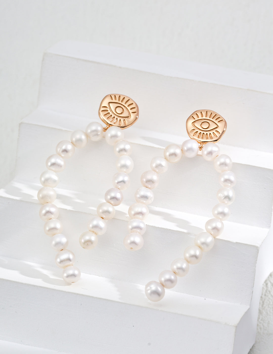 “Pure Muse” Pearl Earrings 1