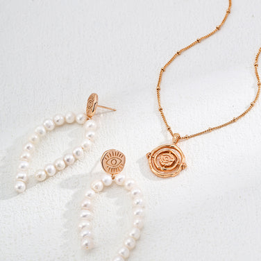“Pure Muse” Pearl Earrings 1