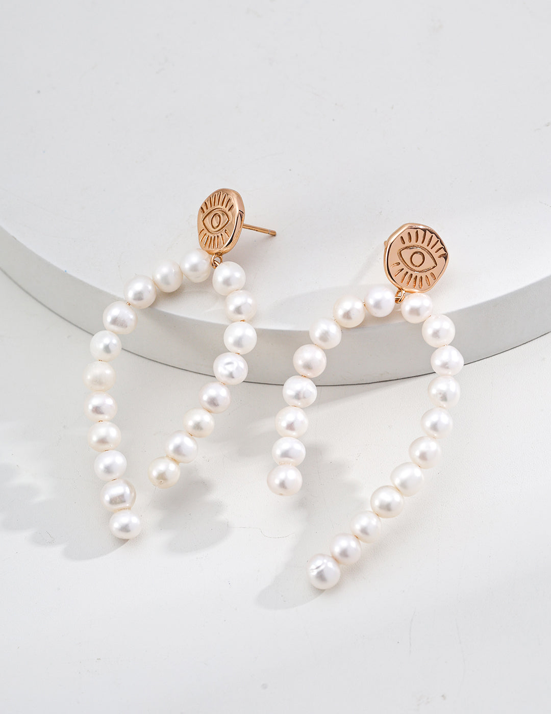 “Pure Muse” Pearl Earrings 1