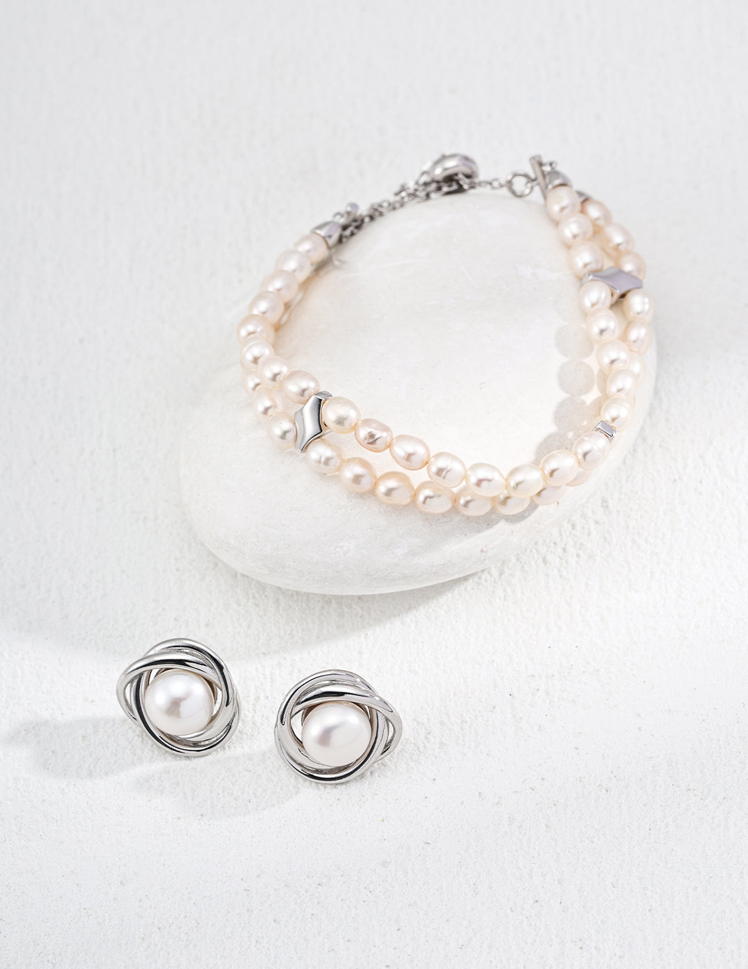 “Pure Muse” Pearl Bracelet