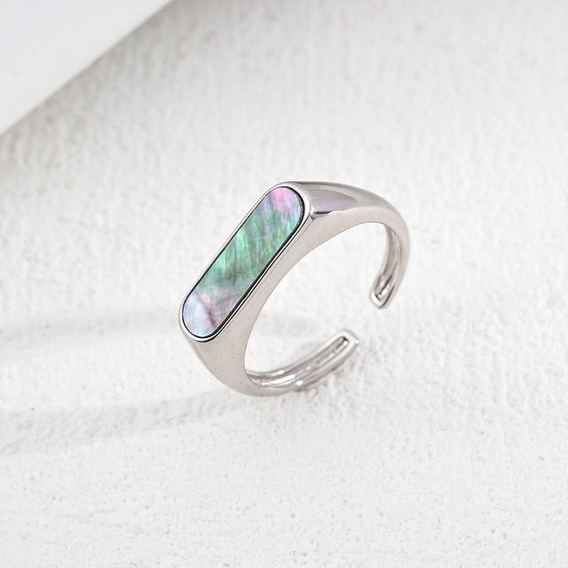 "Amour Élégance" Black Shell Ring