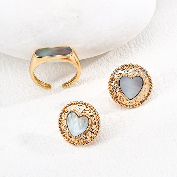"Amour Élégance" Black Shell Ring