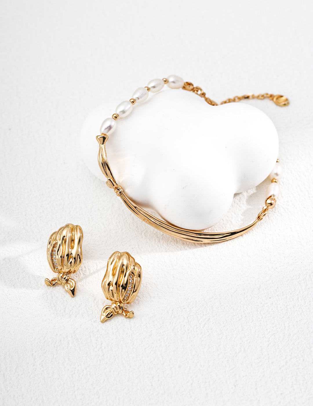 “Silver Gleam” Pearl Bracelet