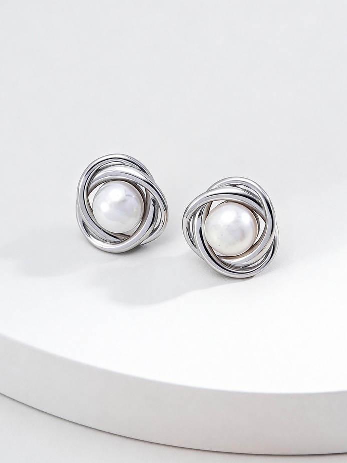 “Pure Muse” Pearl Earrings 2